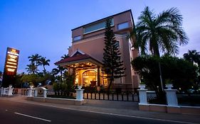 Holiday Hotel